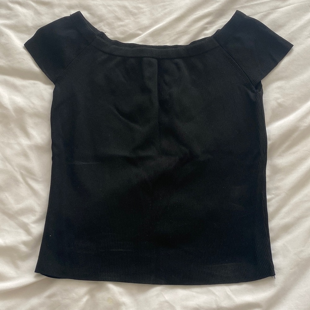 Black scoop neck tshirt